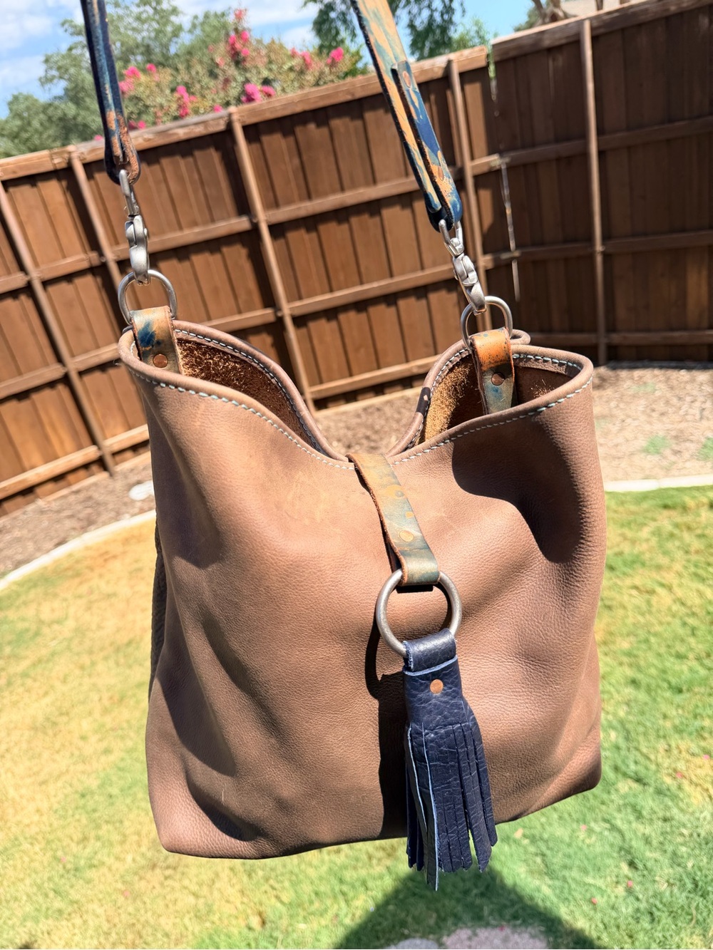 Easten Leather Brown Bucket Bag Dip Dye Strap Tassel Guitar Strap